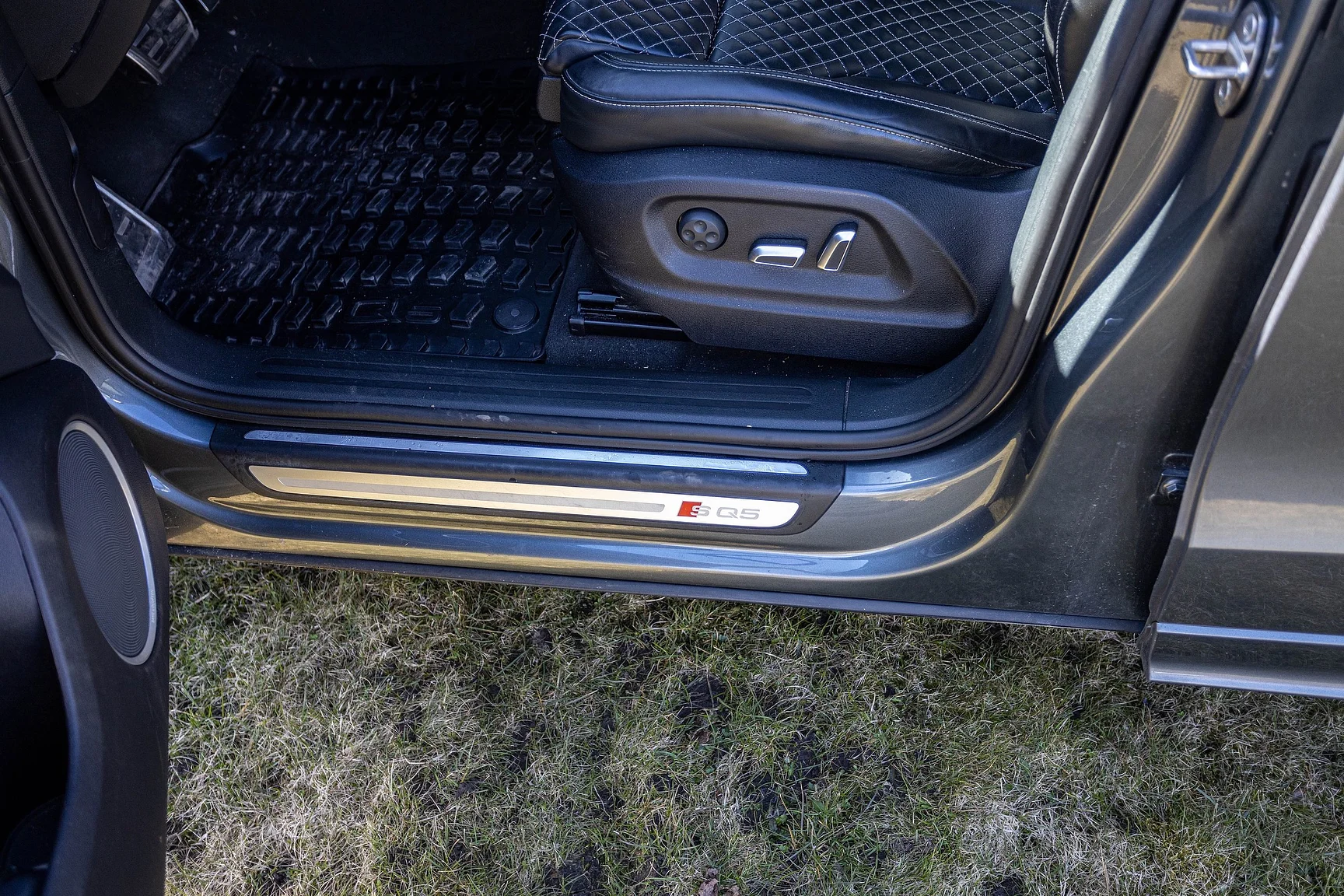 Innenraumfoto von 2017 Audi SQ 5 Plus TDI (3)