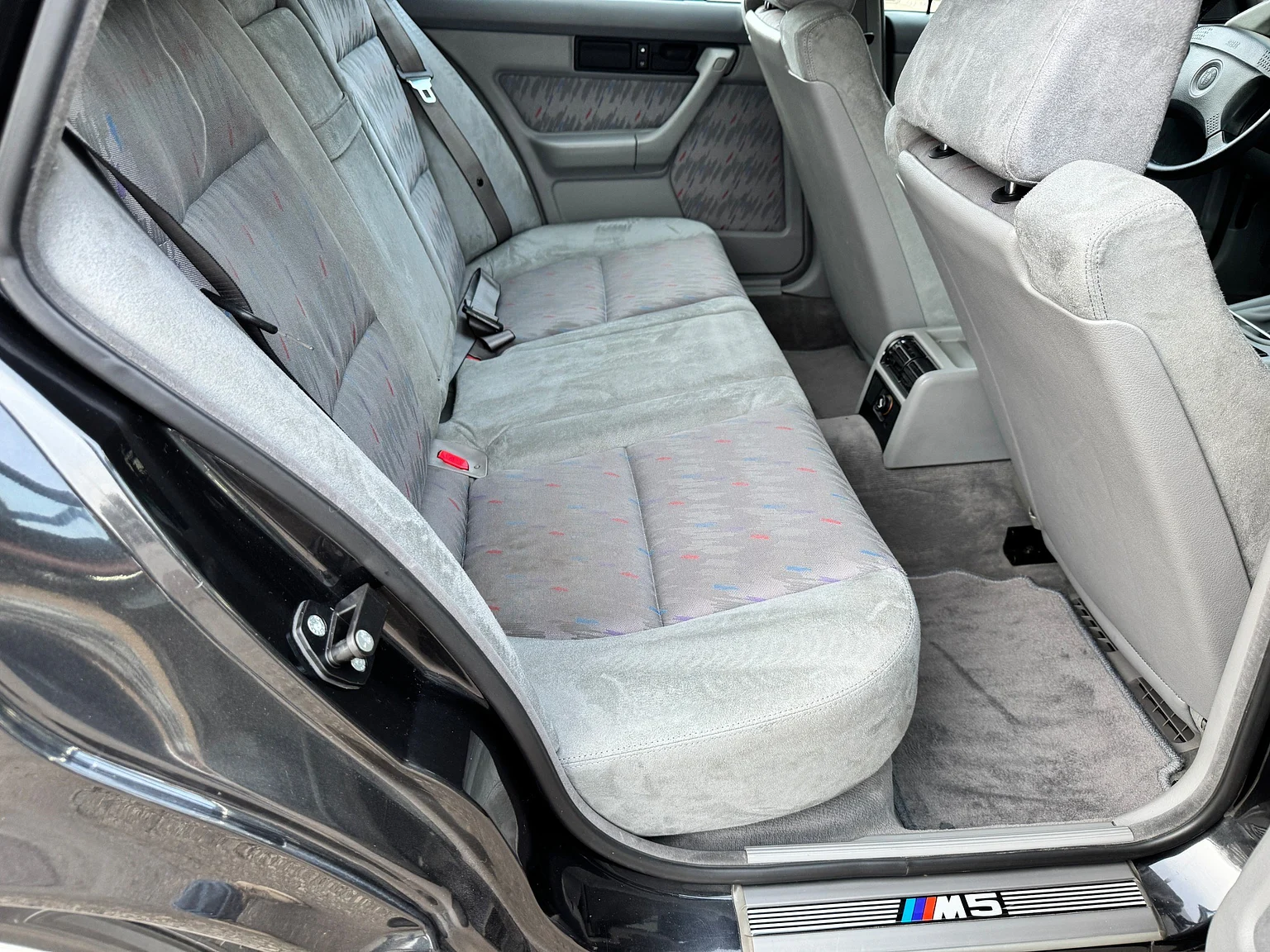 Innenraumfoto von 1993 BMW E34 M5 Touring  (96)