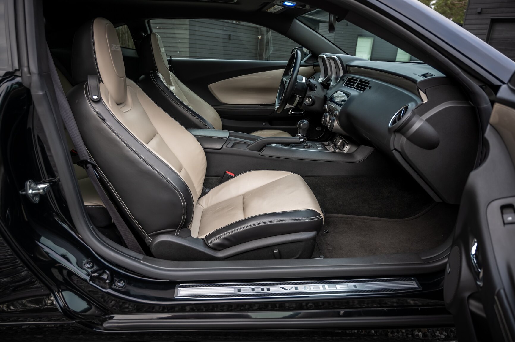 Interior image of 2010 Chevrolet Camaro SS (5)