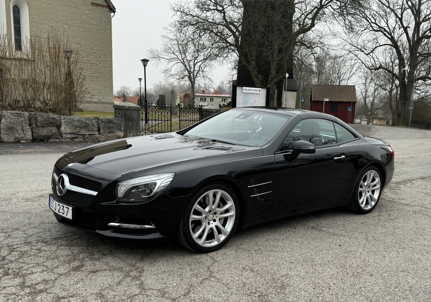 Exterior image of 2013 MERCEDES-BENZ SL 500