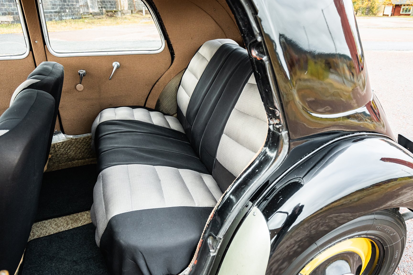 Interior image of 1951 Citroën Berline 11 Sport