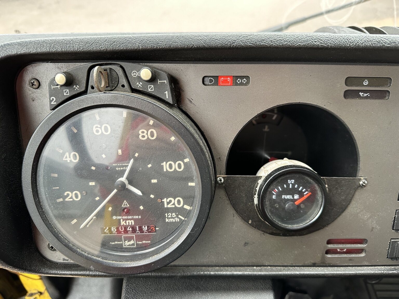 Interior image of 1981 Volkswagen LT45 biltransport (10)