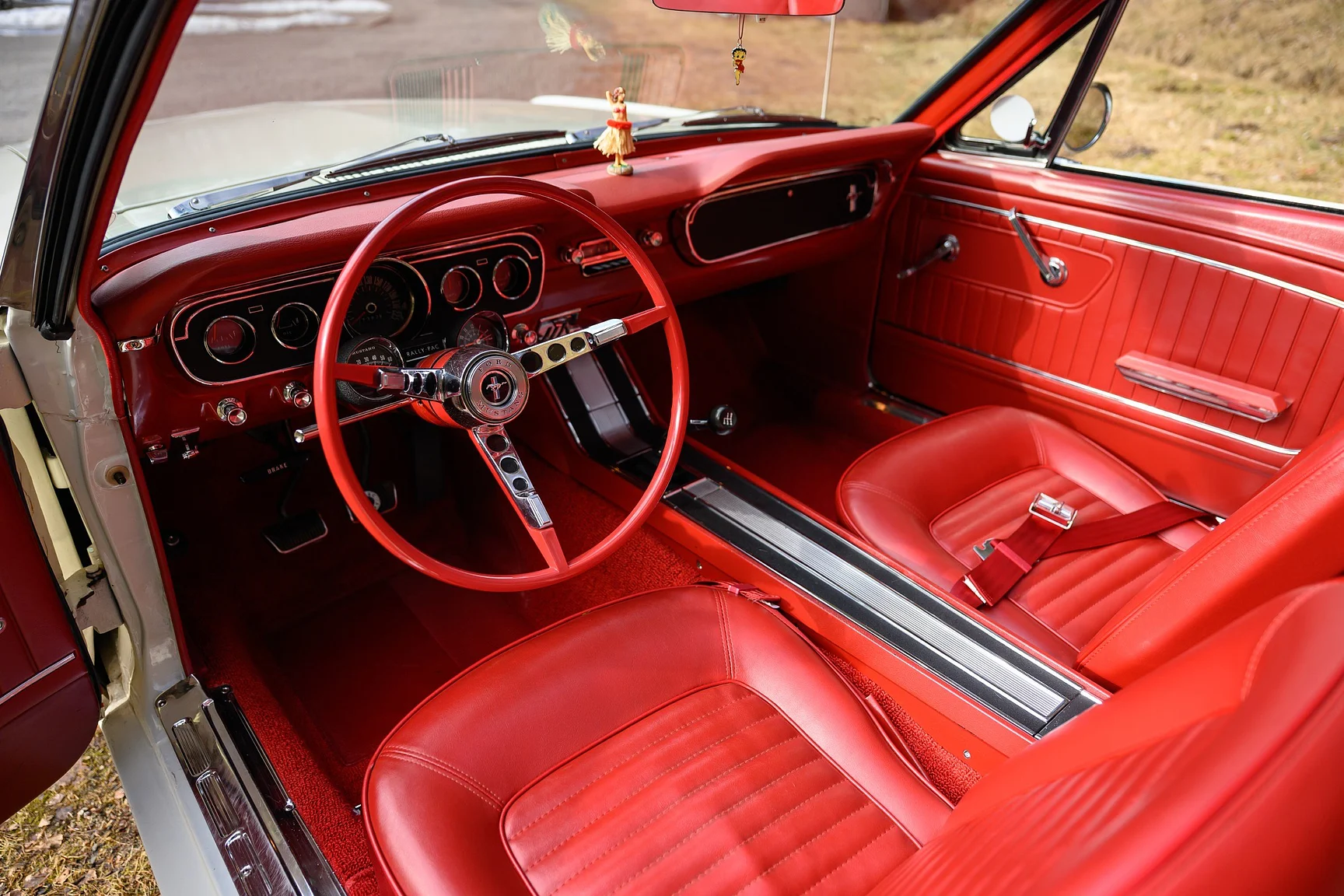 Interiörbild 1965 Ford Mustang GT Convertible (40)