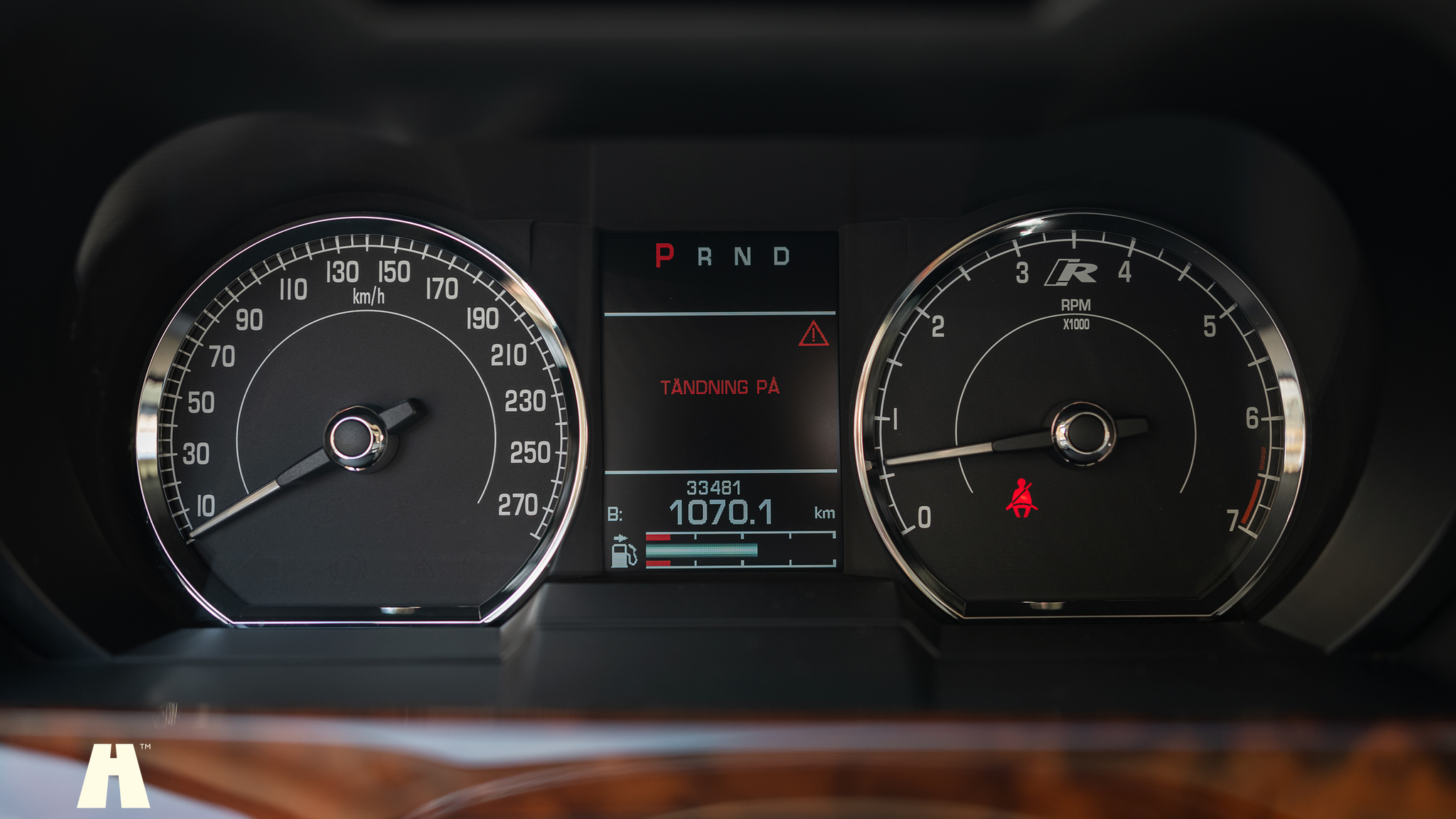 Interior image of 2008 Jaguar XKR (40)