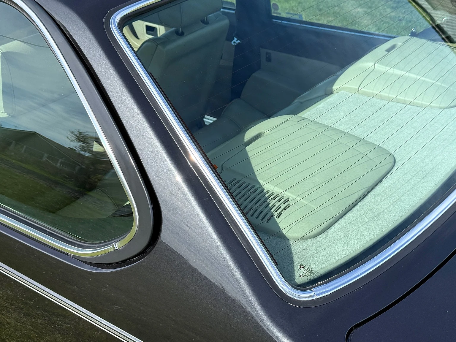 Exterior image of 1985 BMW 635 CSiA (E24) (88)