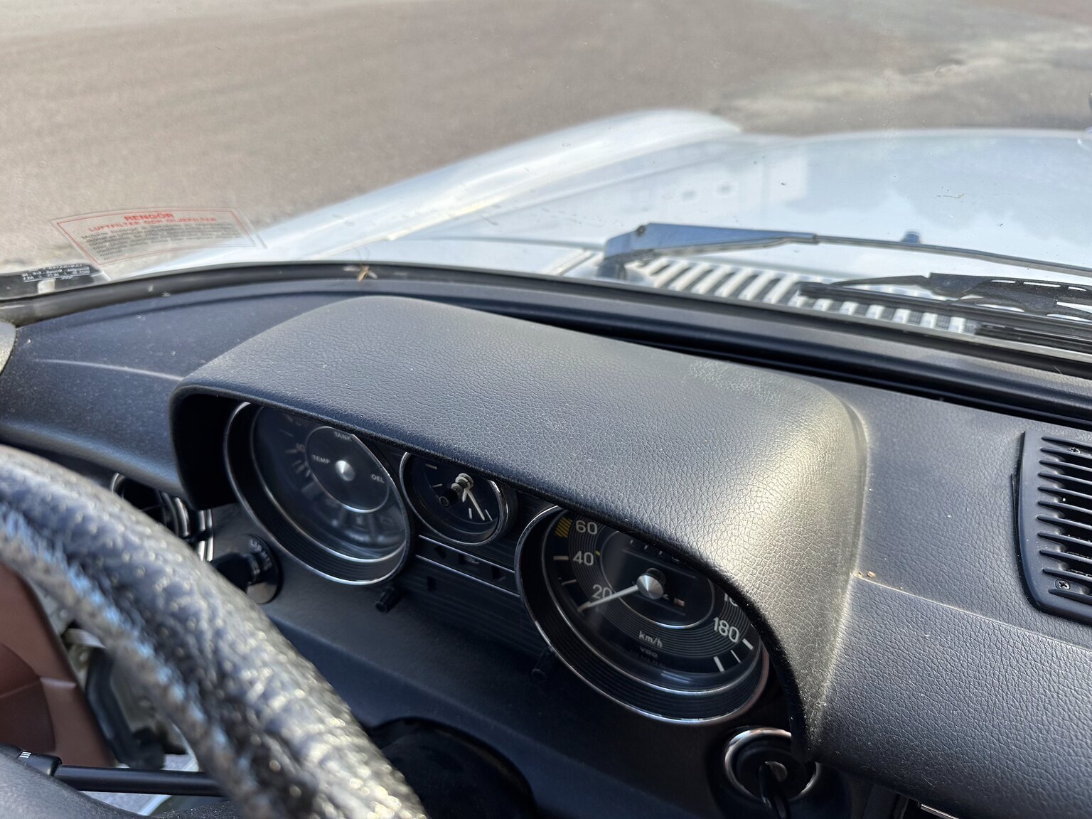 Innenraumfoto von 1975 Mercedes Benz 200