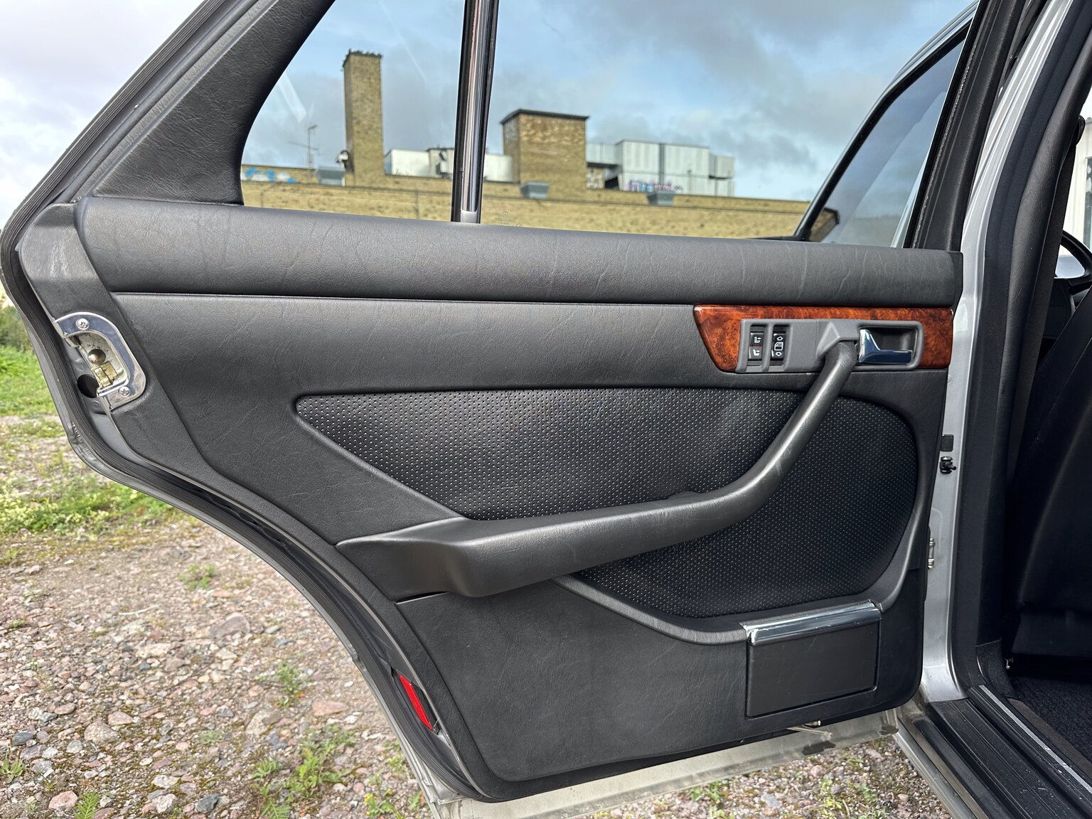 Innenraumfoto von 1987 Mercedes 300 SE