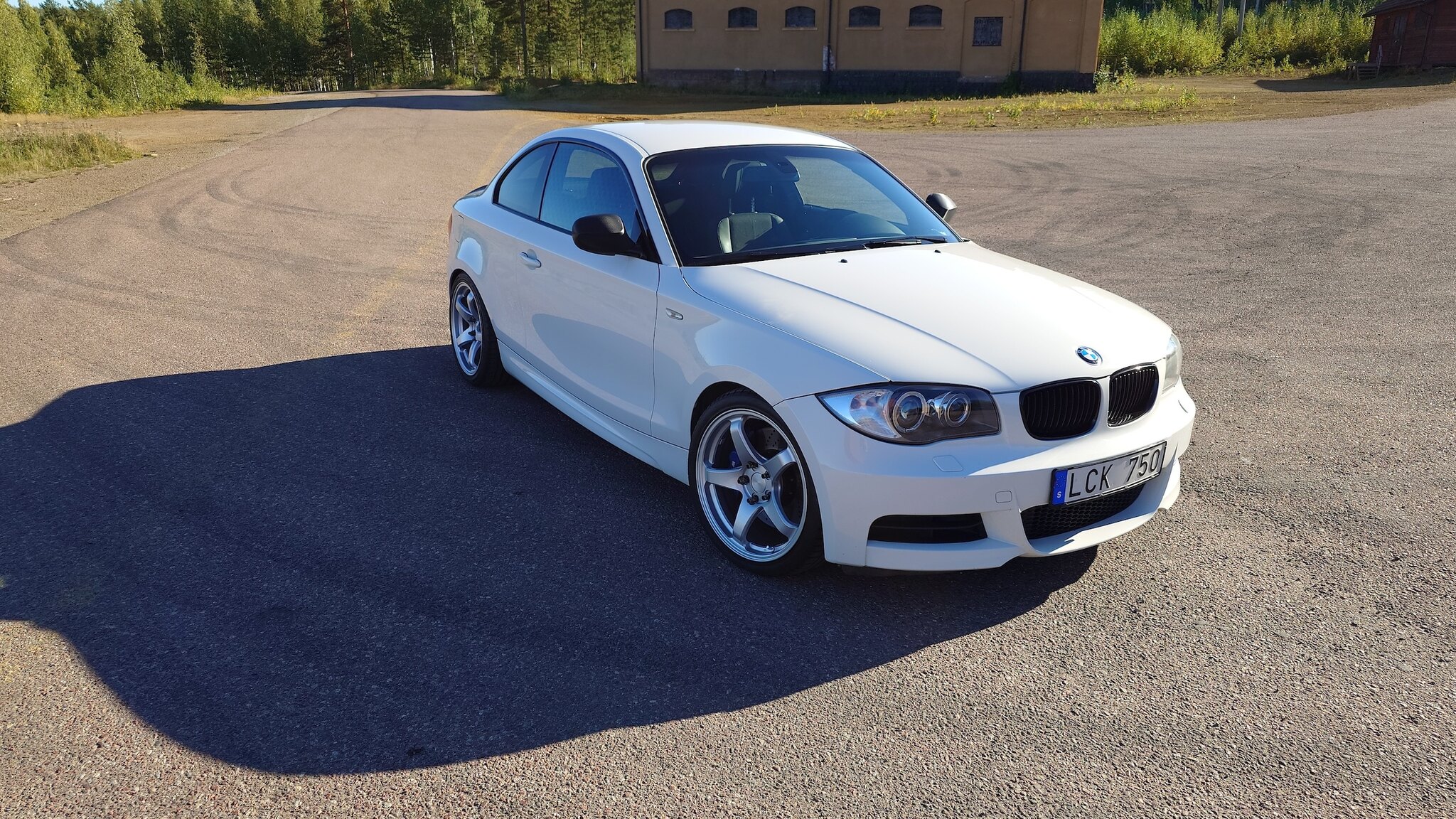 Exterior image of 2011 BMW 135i Coupé 
