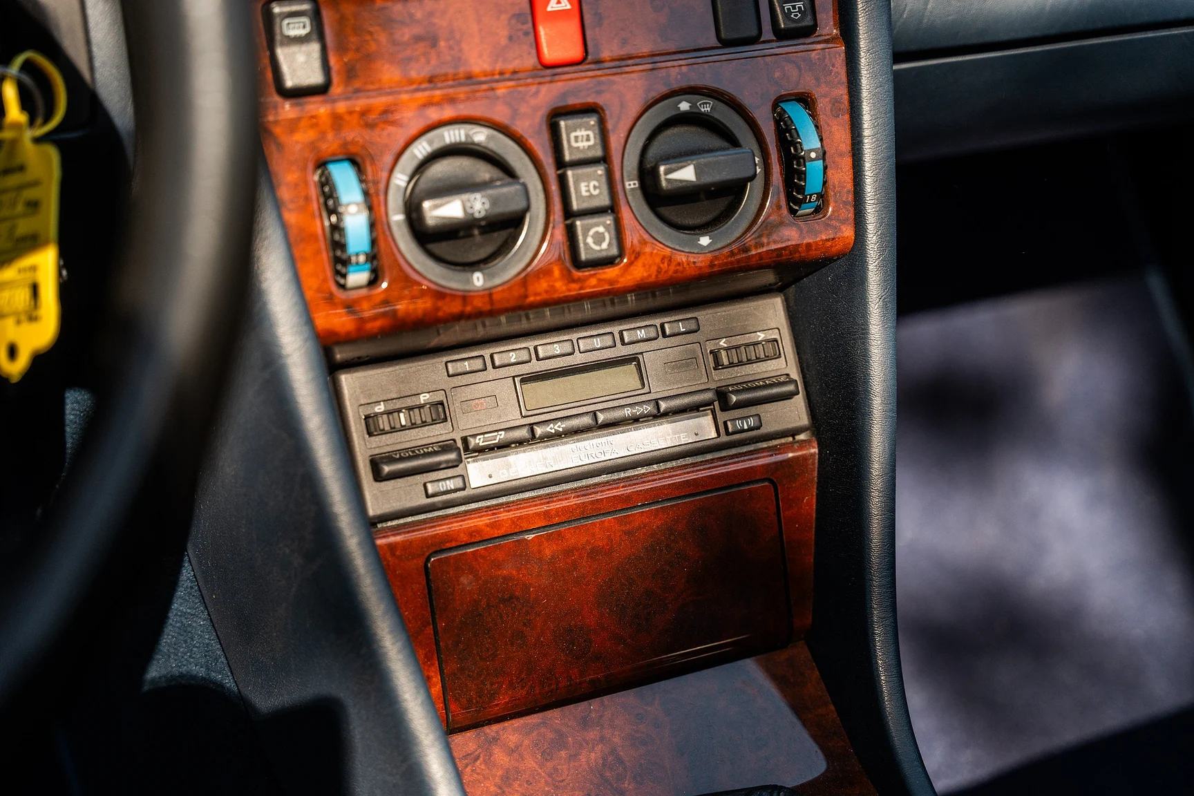 Interior image of 1993 Mercedes-Benz 300 CE-24 Cabriolet (32)