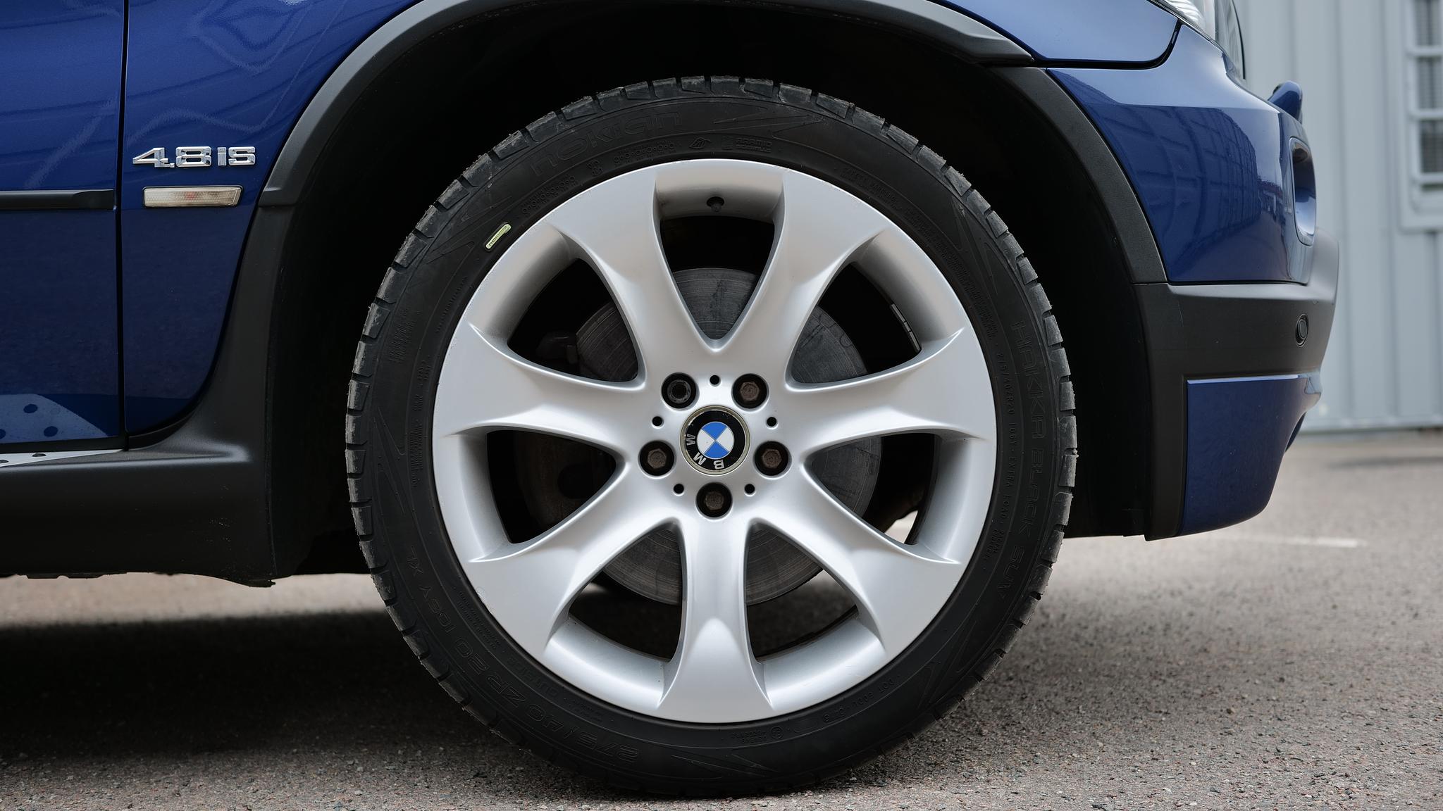 Exteriörbild på 2005 BMW X5 4,8IS (14)