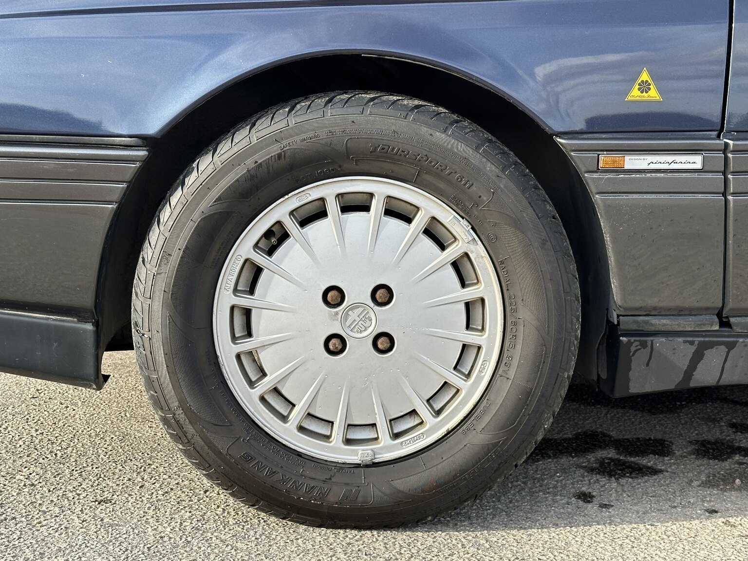 Exterior image of 1994 Alfa Romeo 164