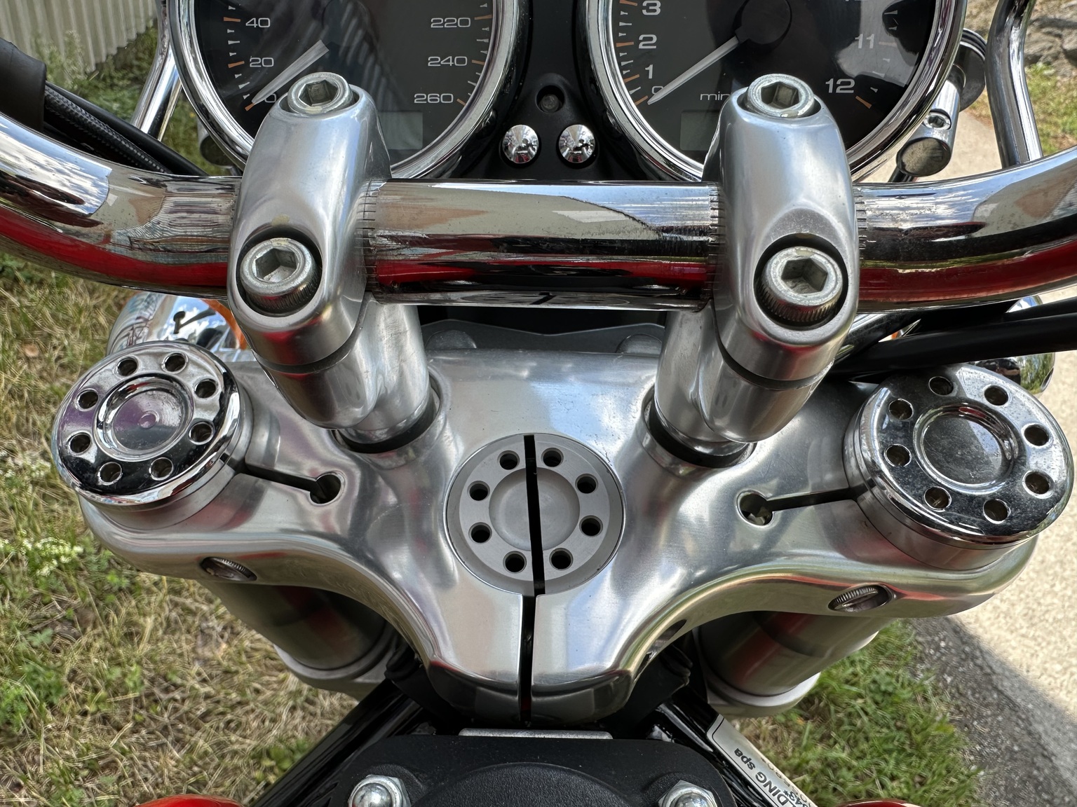 Exterior image of 2006 Ducati 1000 GT (58)