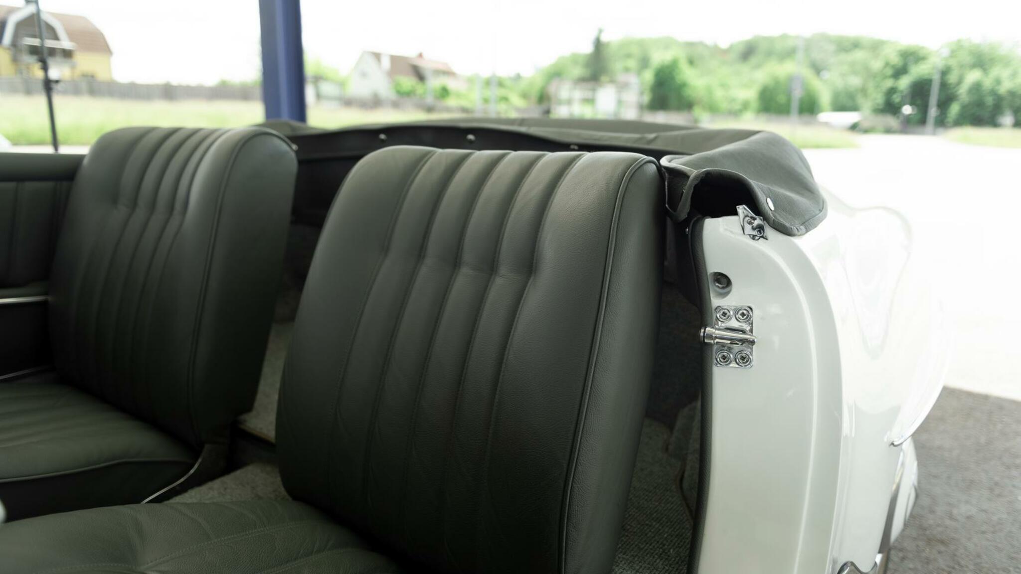 Interiörbild 1956 Mercedes Benz 190 SL Roadster (8)