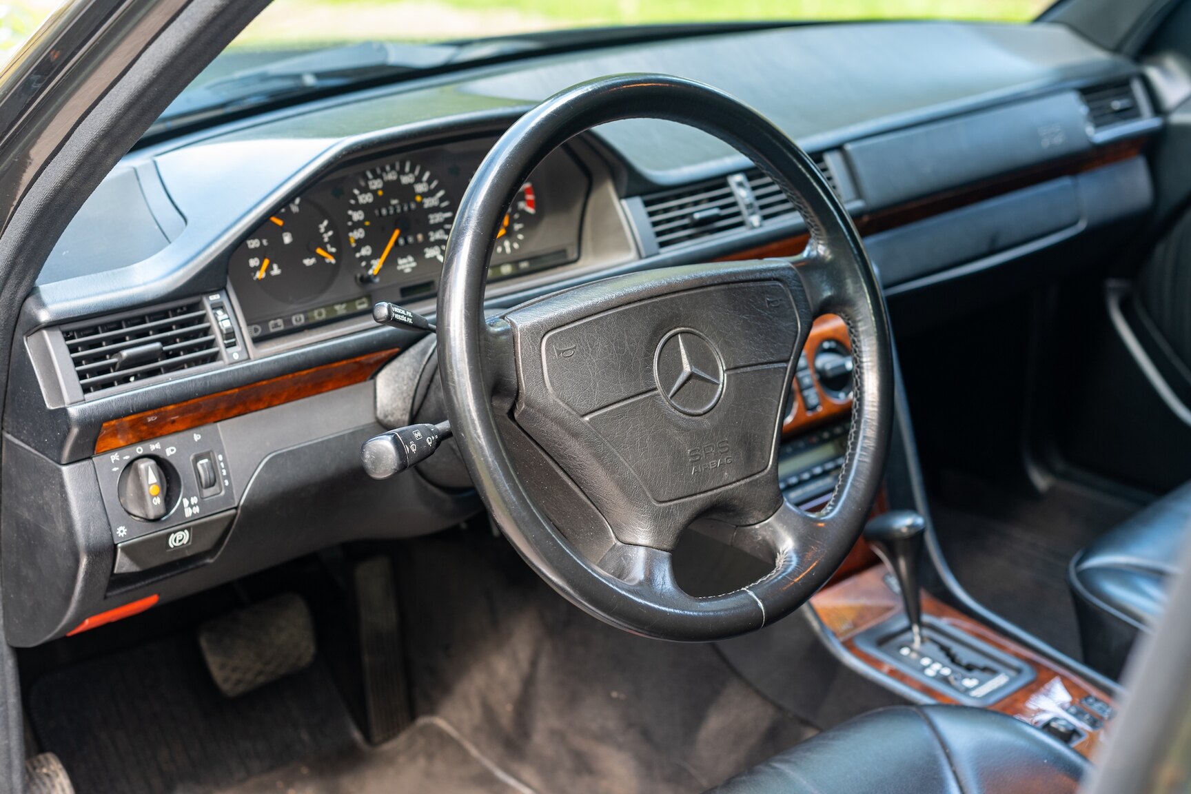 Interior image of 1993 Mercedes-Benz 400 E