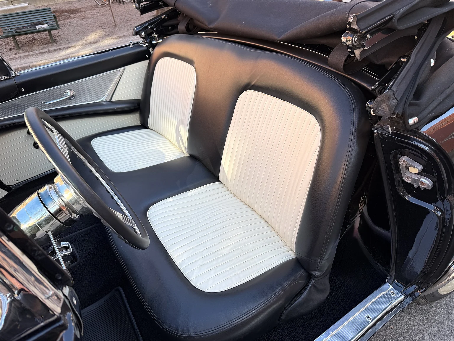 Interior image of 1955 Ford Thunderbird (3)