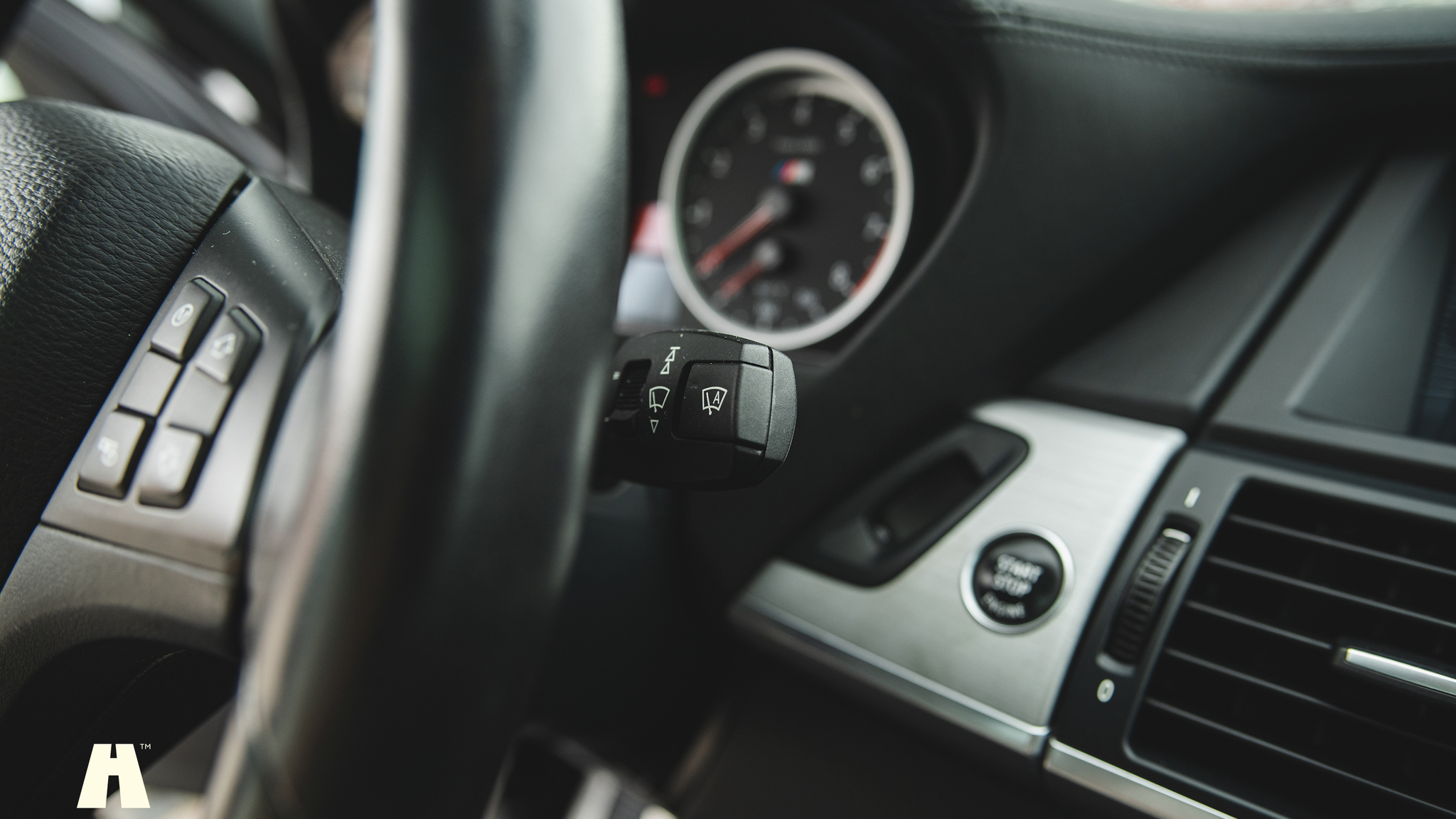 Innenraumfoto von 2010 BMW X6 M Ferrita 555HK (18)