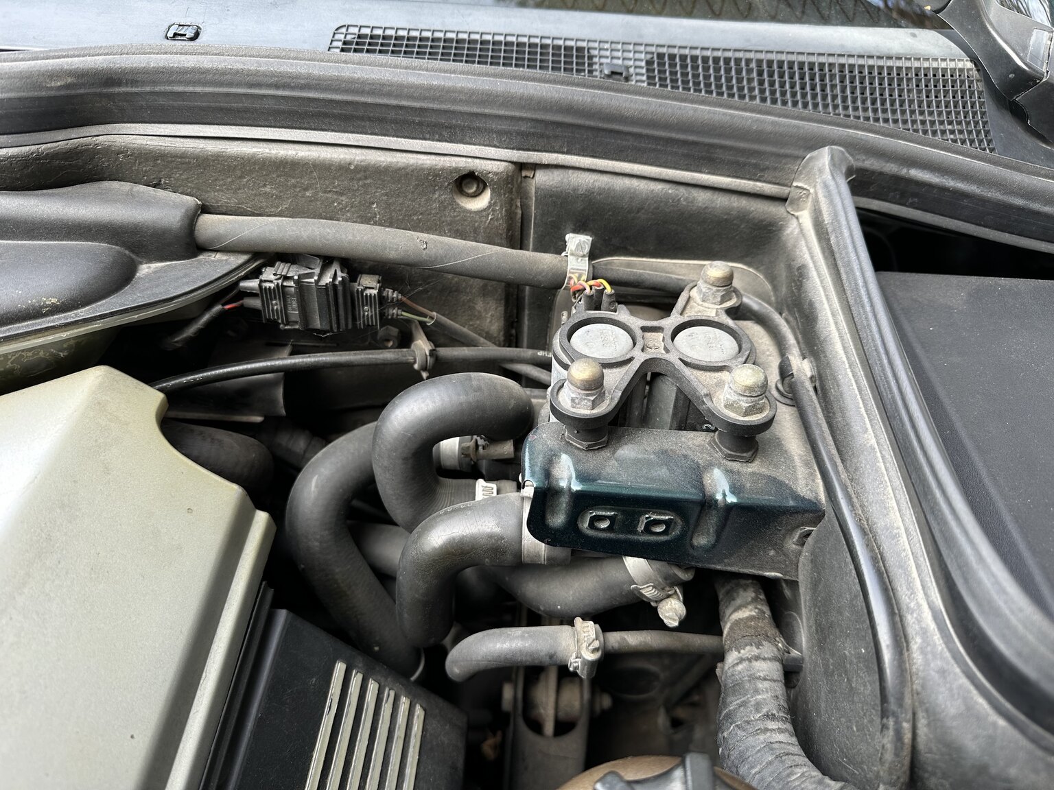 Image of 1992 BMW 740iA mechanics