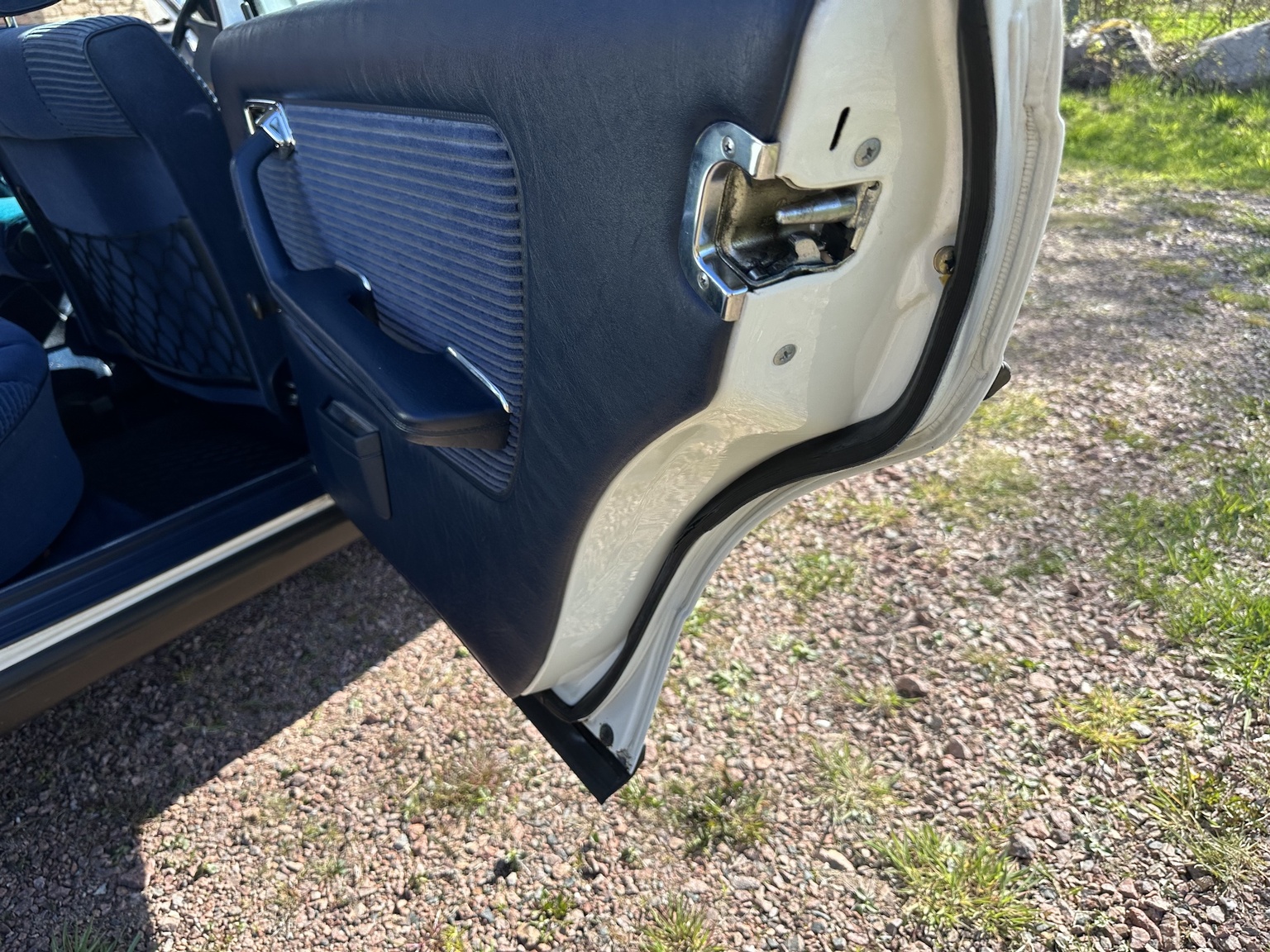 Interior image of 1985 Mercedes-Benz 200