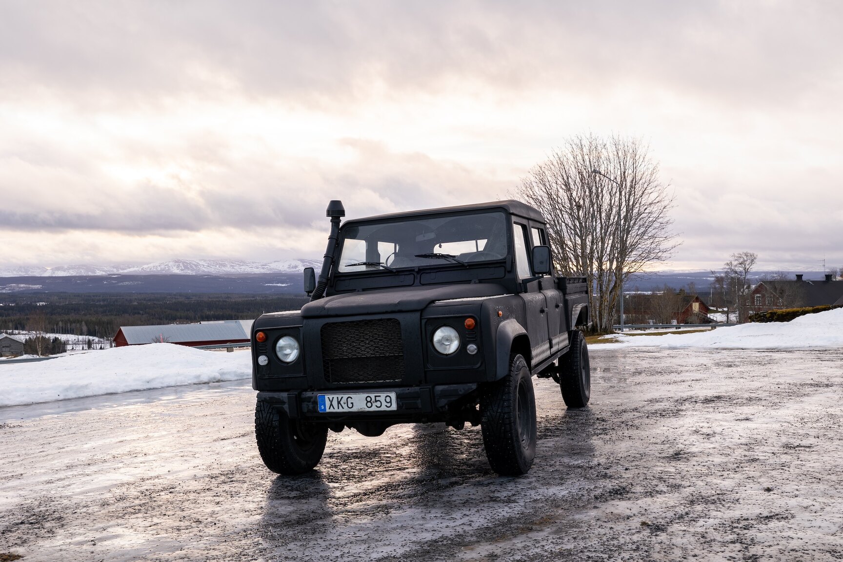 Exterior image of 2000 Land Rover Defender 130