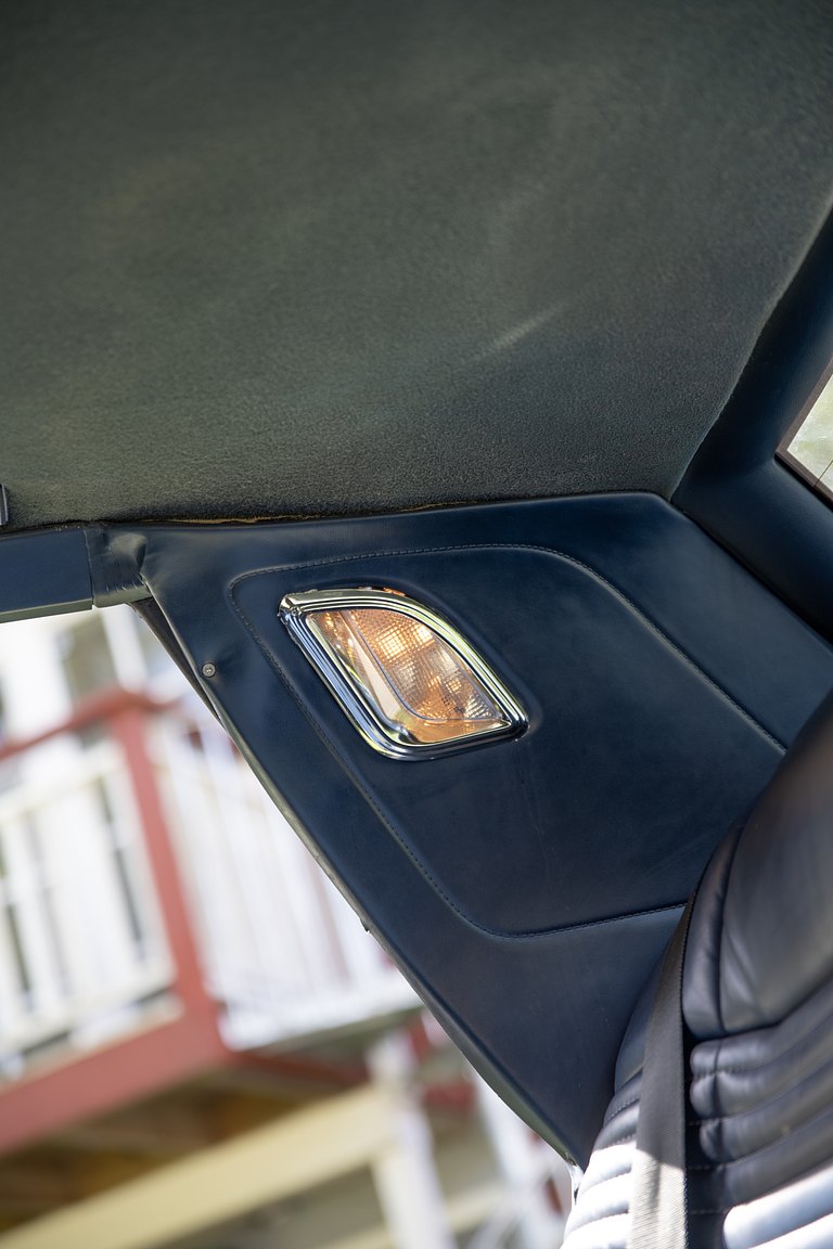 Interior image of 1985 Lincoln Continental 5.0 V8 EFI