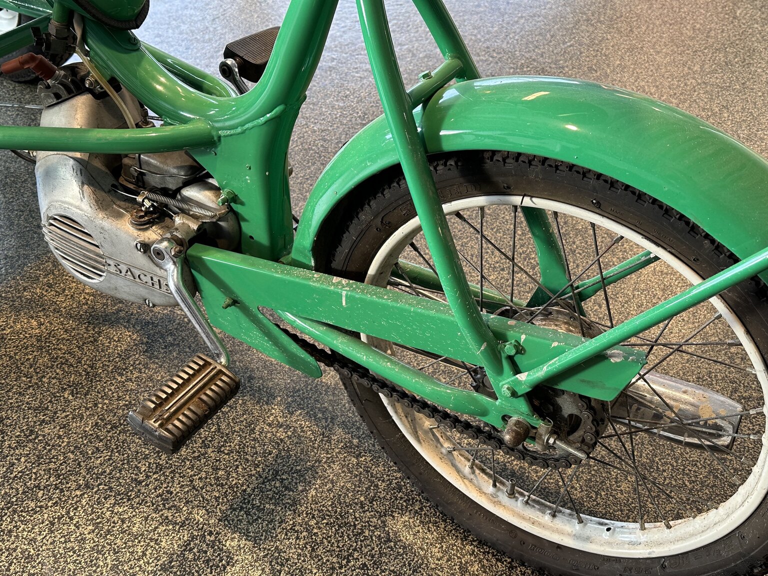 Exterior image of 1970 Cresent 1189 flakmoped