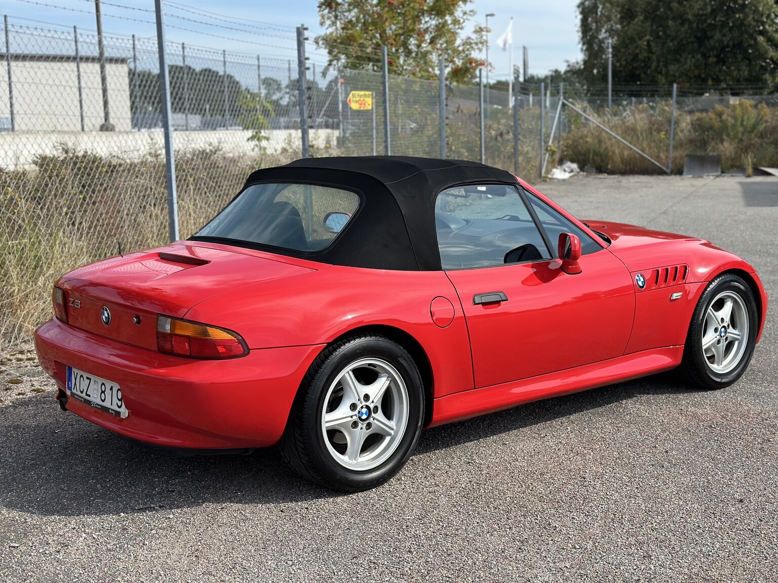 Exterior image of 1997 BMW Z3 Roadster