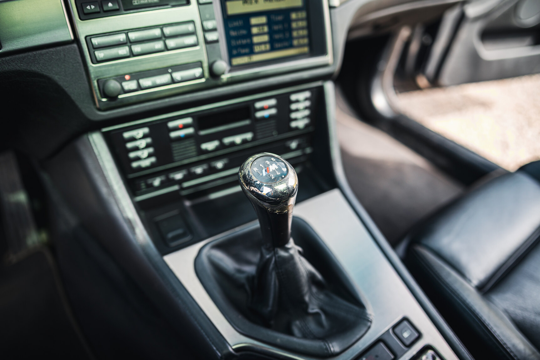 Interior image of 2000 BMW M5 E39