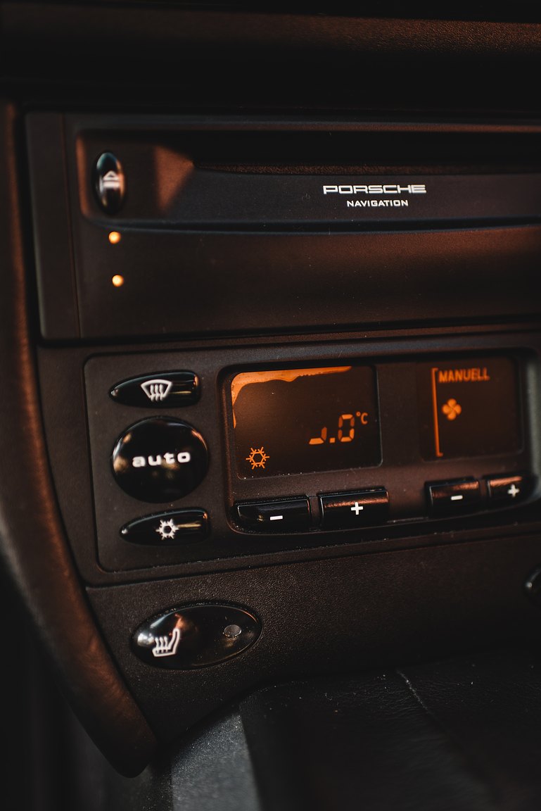 Interior image of 1998 Porsche 996 Carrera 