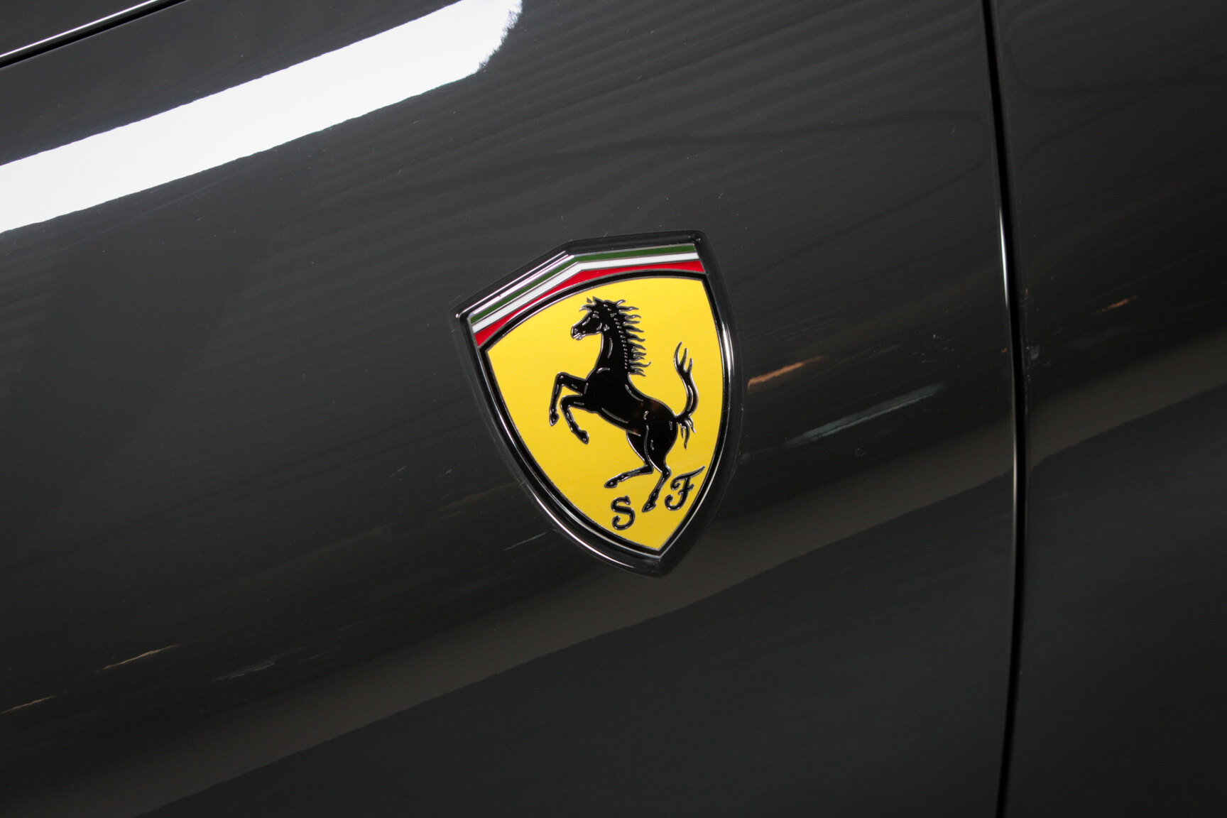 Exteriörbild på 2024 Ferrari Roma Spider
