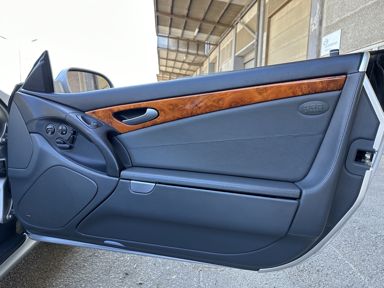 Innenraumfoto von 2002 Mercedes SL 500 (24)