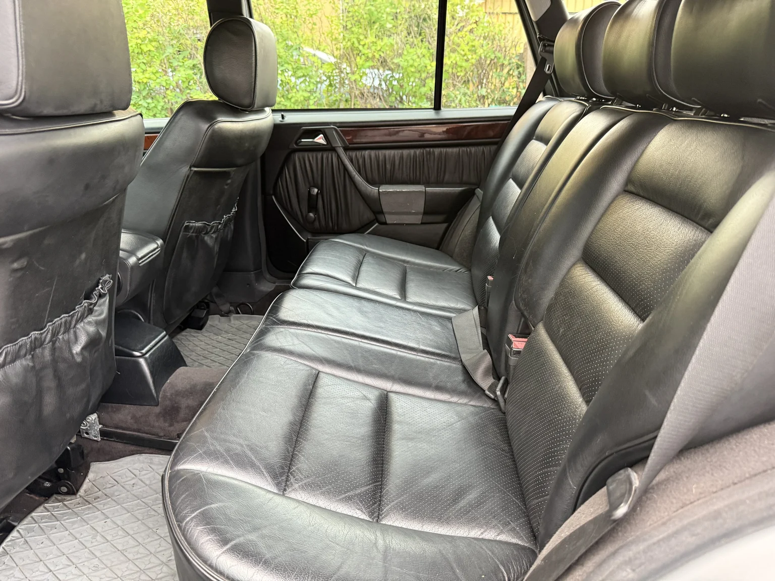 Interior image of 1994 Mercedes-Benz E 320 T (44)