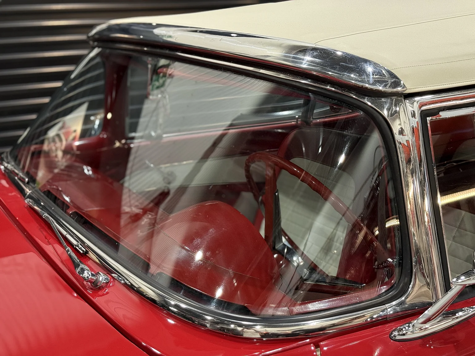 Aussenfoto 1956 Ford Fairlane Sunliner V8 5.1 (59)