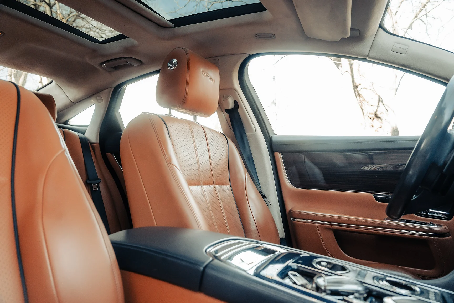 Innenraumfoto von 2012 Jaguar XJ (47)