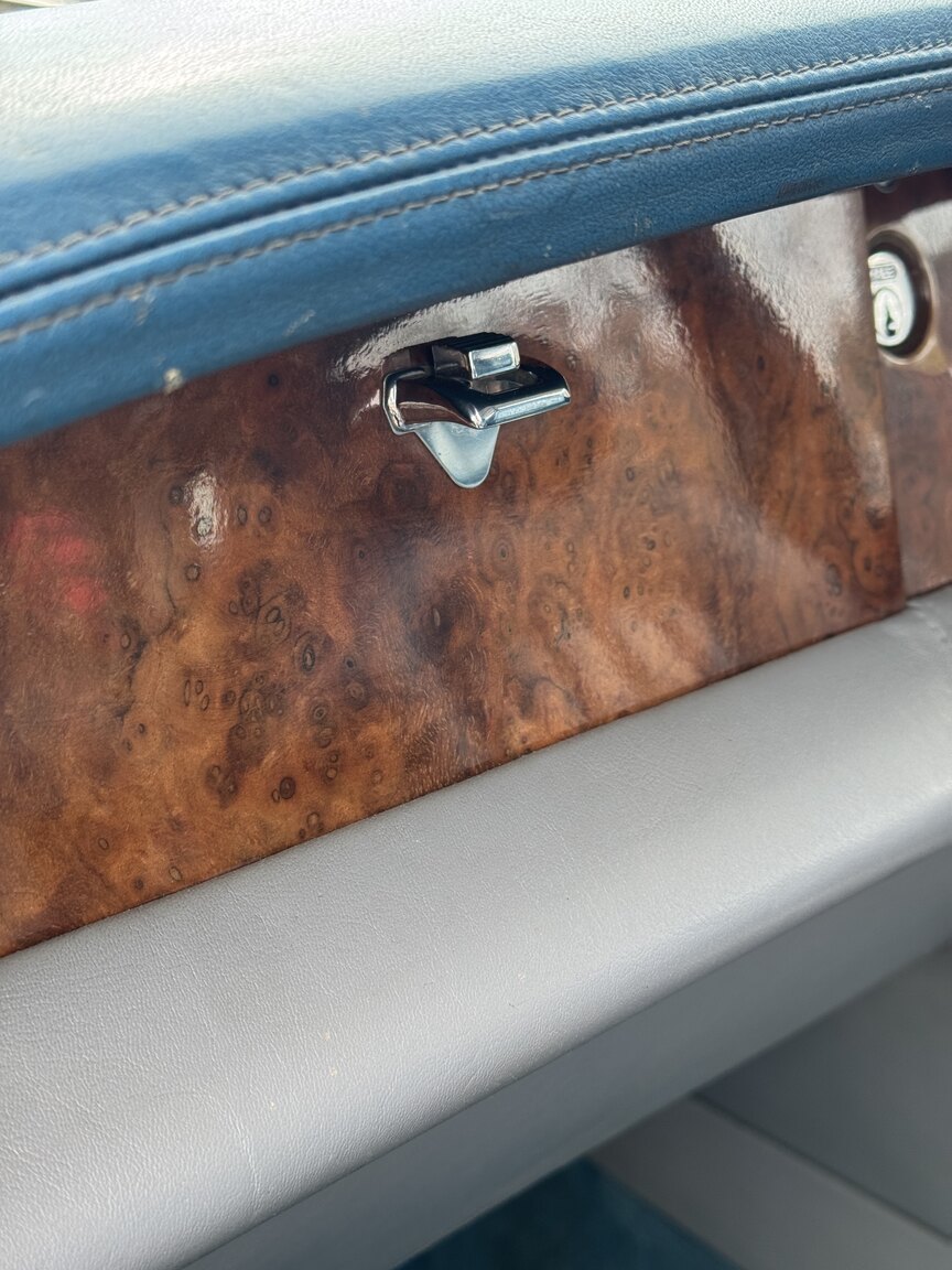 Interior image of 1976 Rolls-Royce Silver Shadow