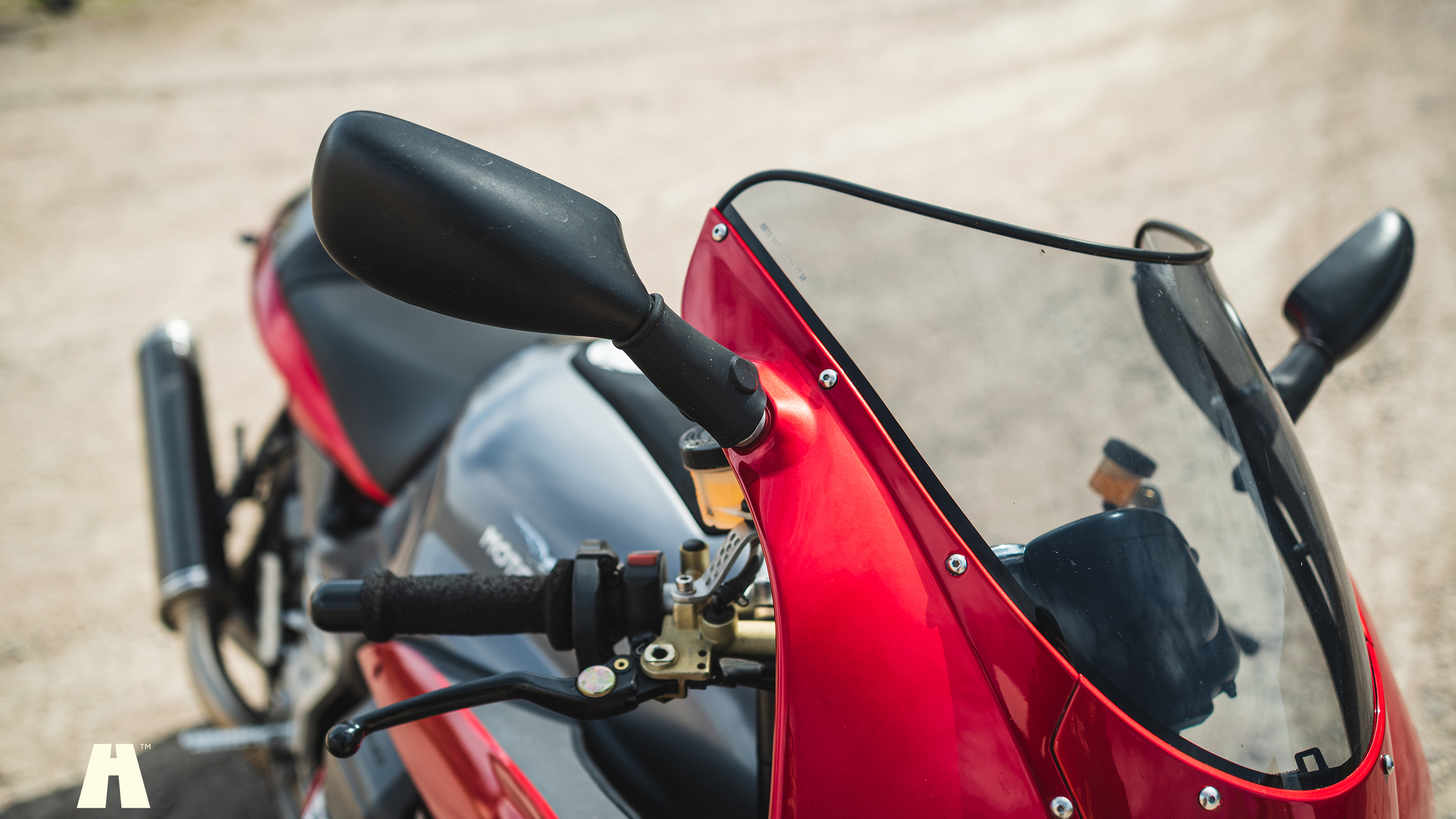 Exteriörbild på 2002 Moto Guzzi V11 Le Mans (33)