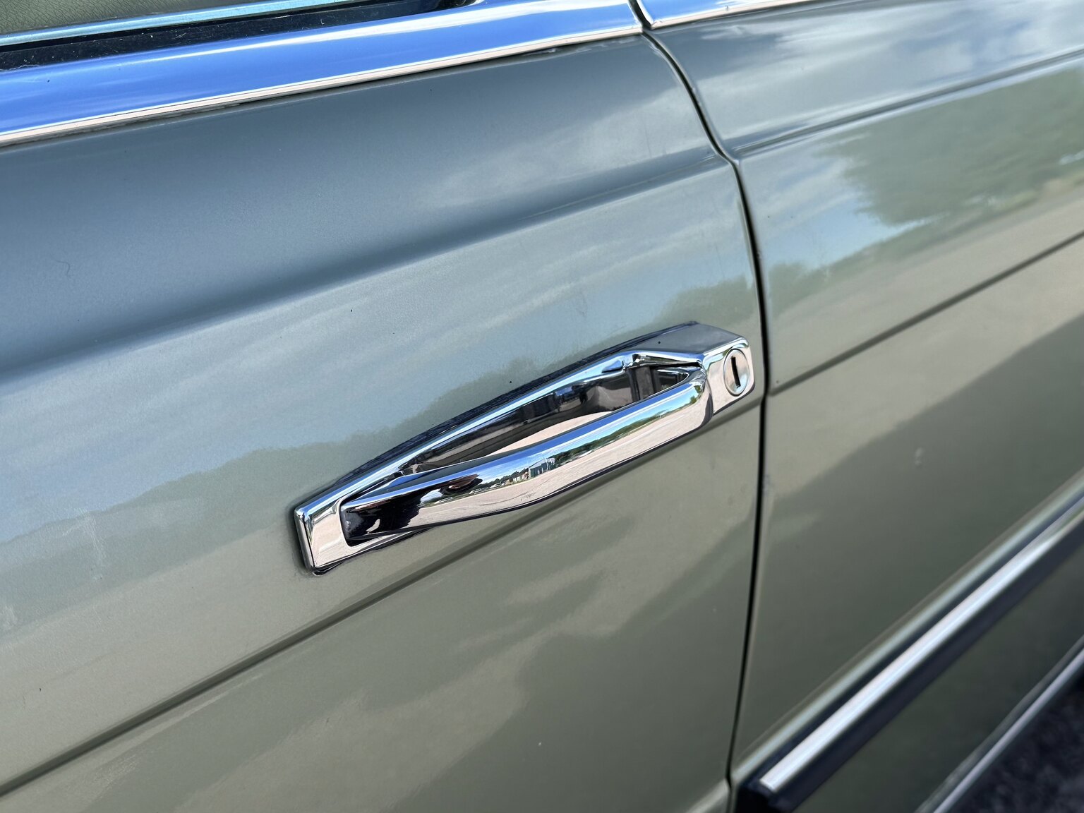 Exterior image of 1975 Mercedes Benz 450 SEL (38)