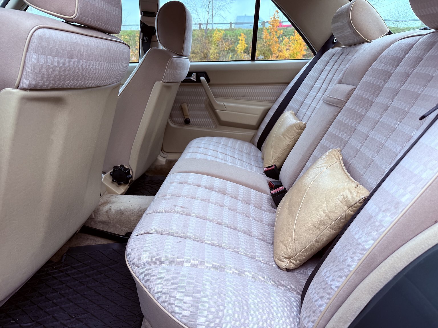 Interior image of 1989 Mercedes-Benz 190 E