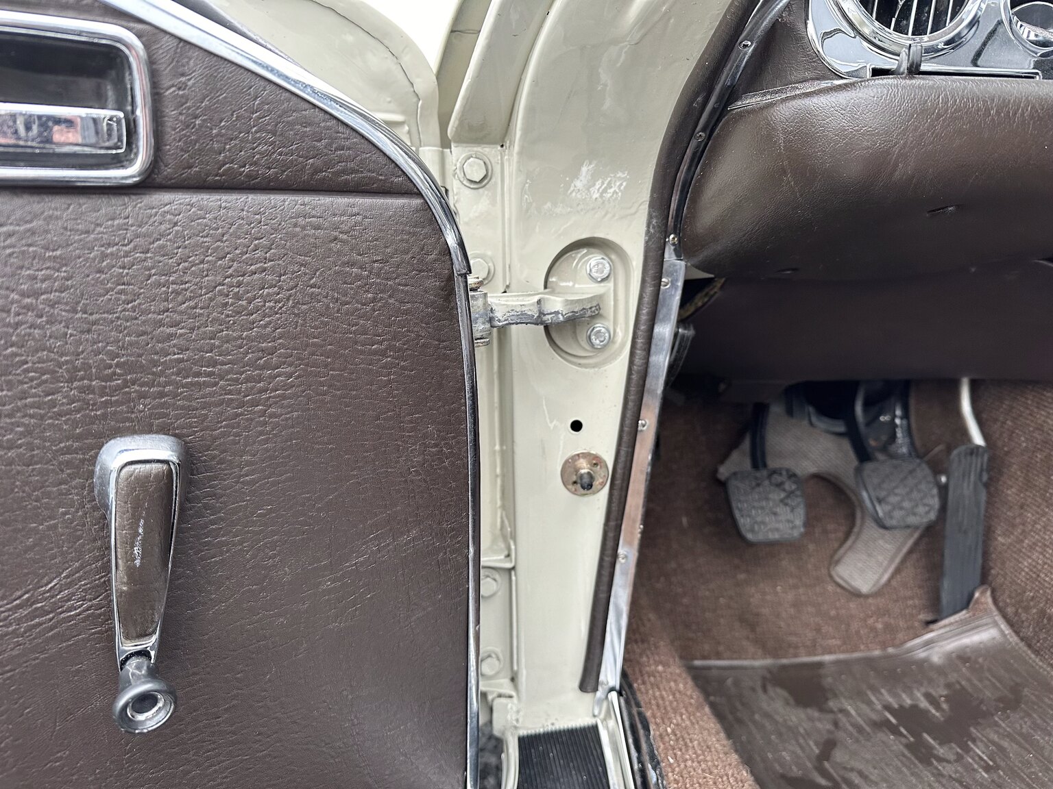 Interiörbild 1968 Mercedes Benz SL 280 Pagoda (5)