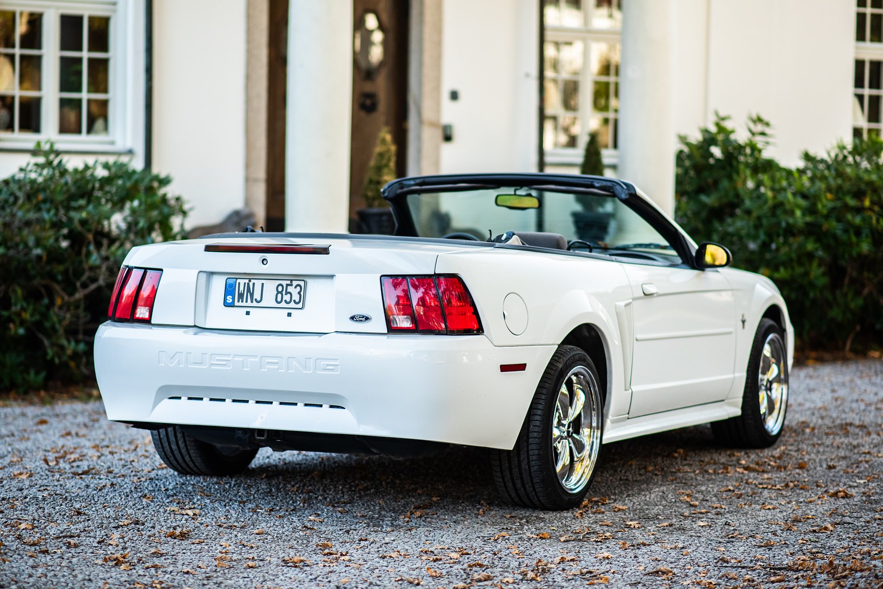Exteriörbild på 2000 Ford Mustang Convertible 3.8 V6 Automat