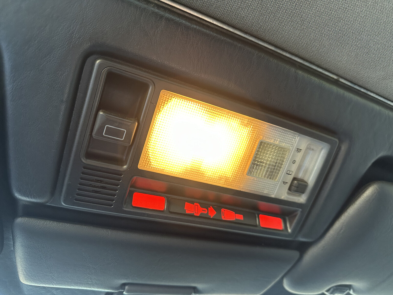 Interiörbild 1988 Mercedes 560 SEC