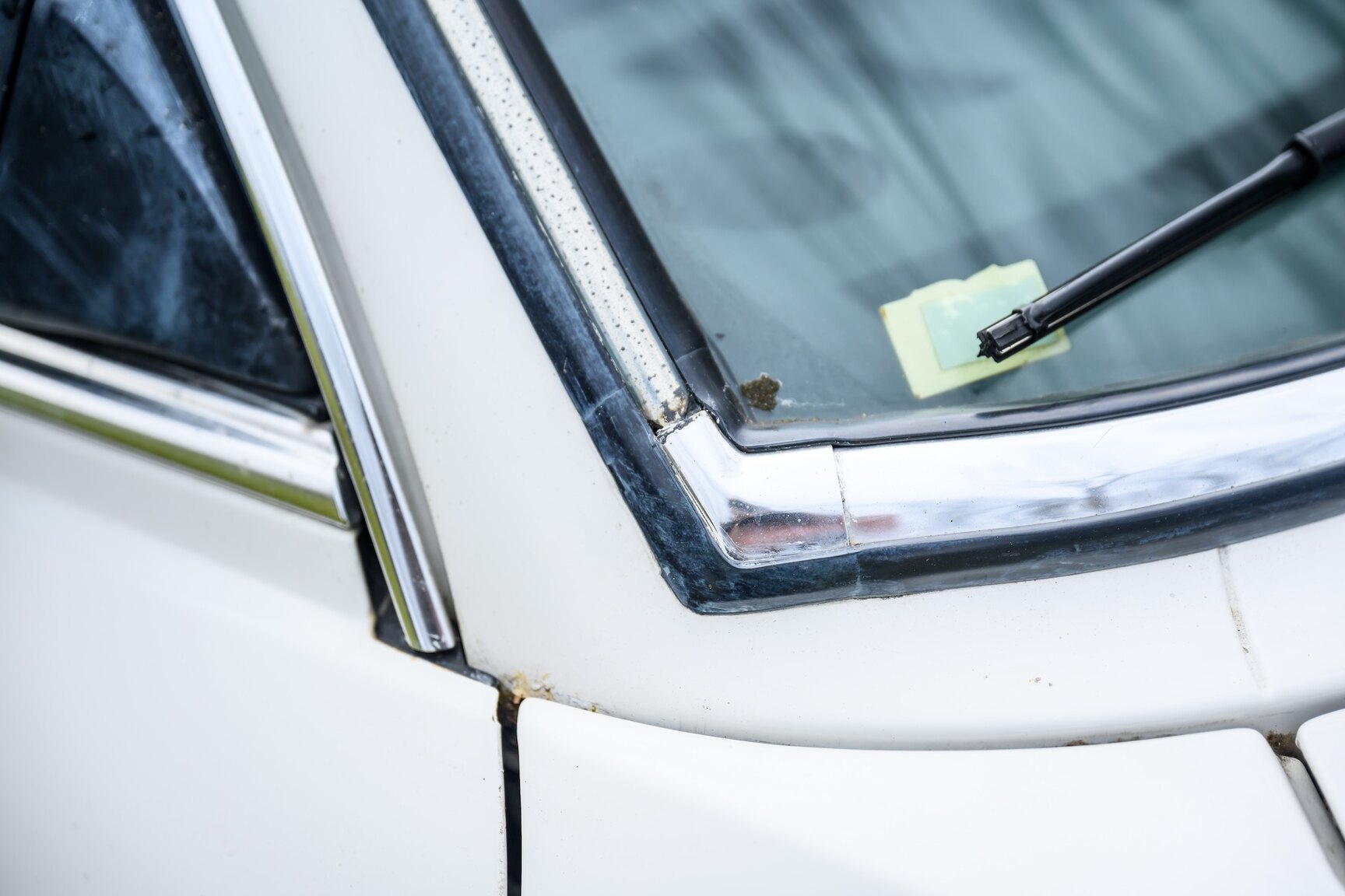 Exterior image of 1986 BMW 520i