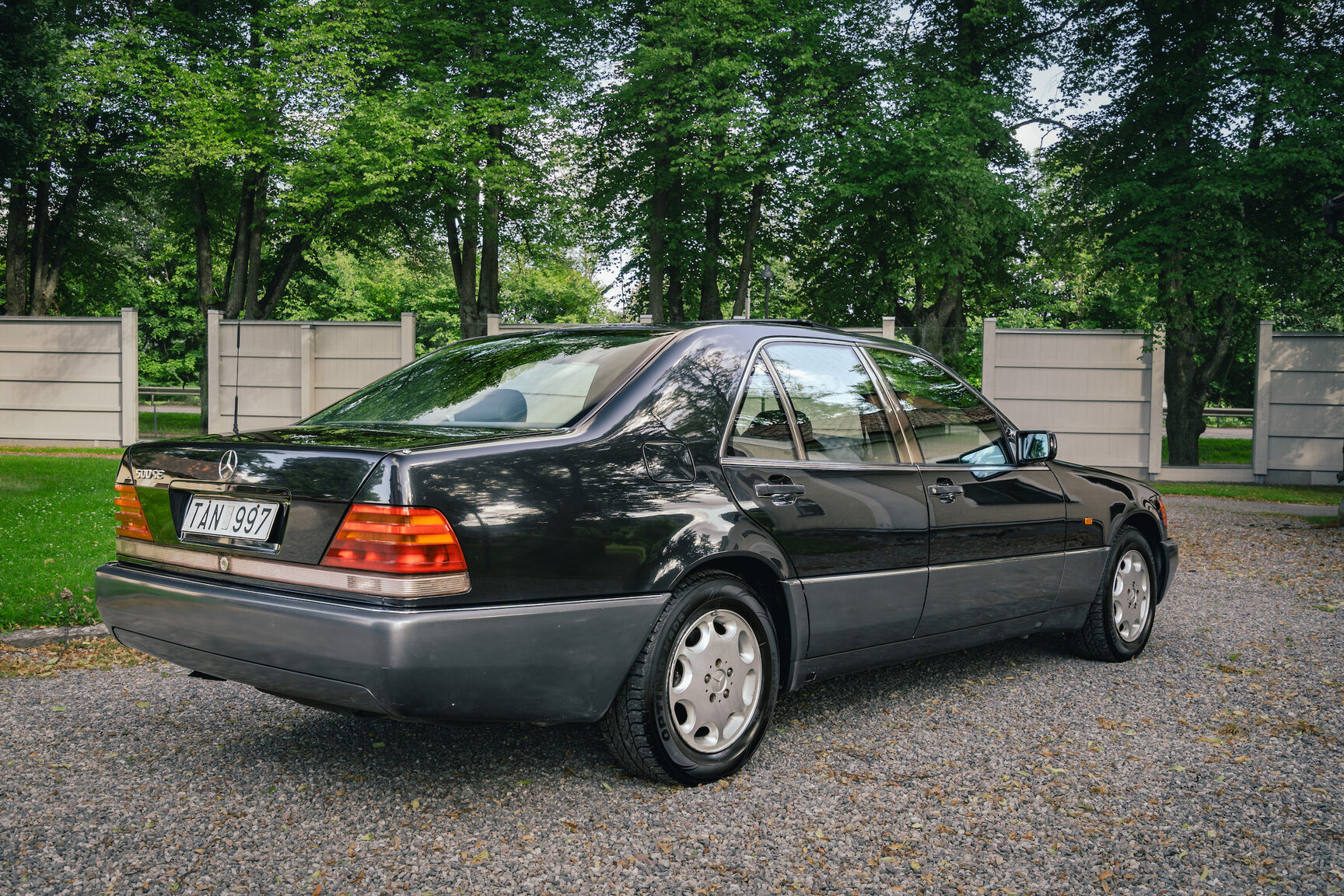 Exterior image of 1992 Mercedes-Benz 500 SE (3)