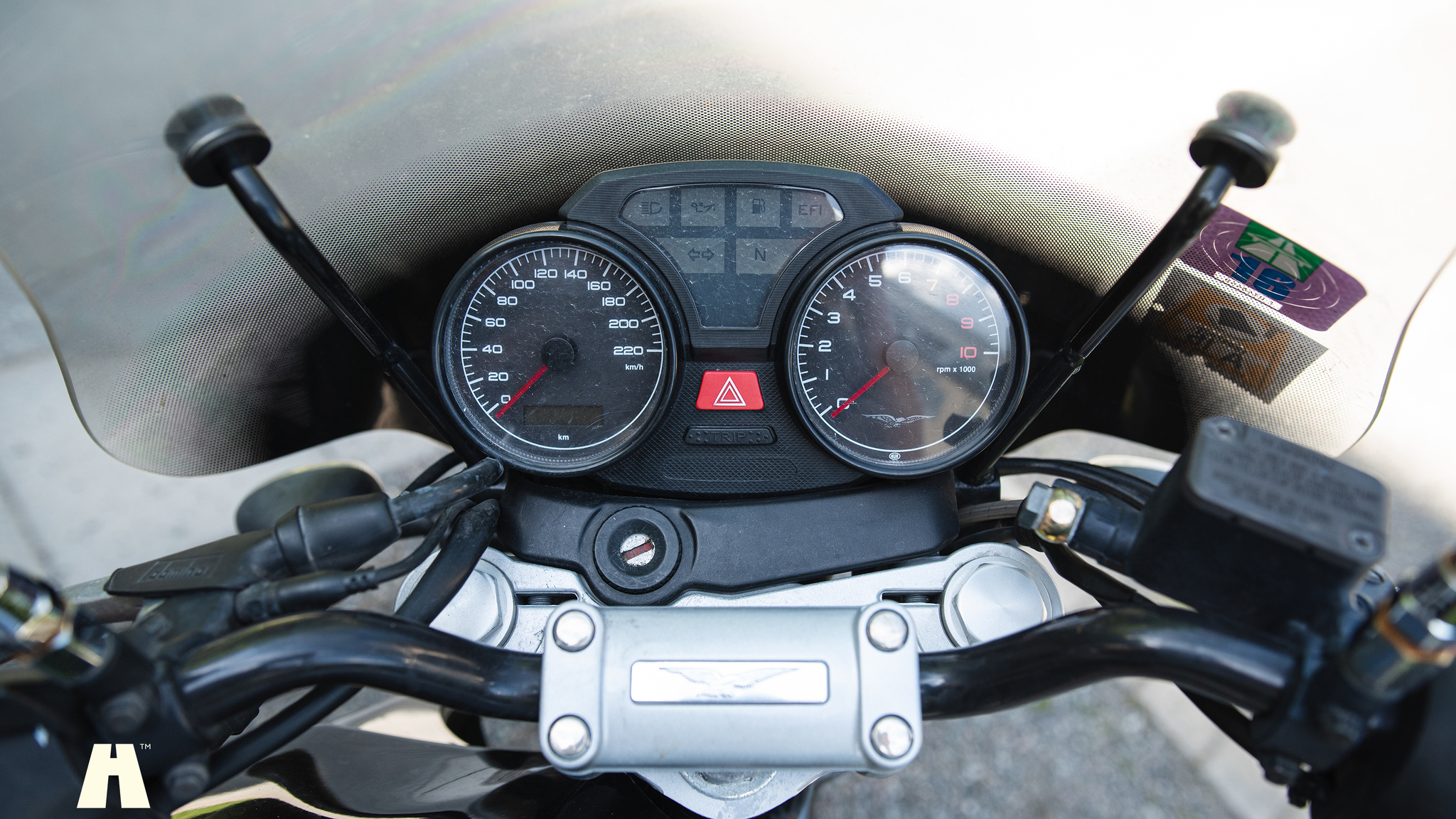 Exteriörbild på 2005 Moto Guzzi Breva 750i