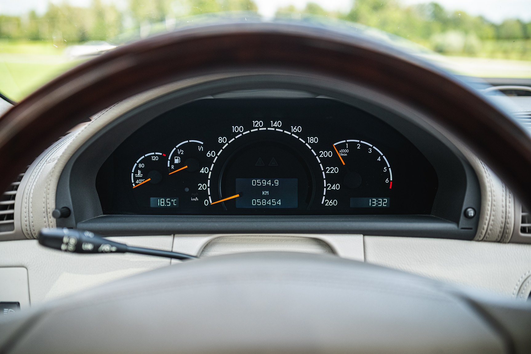 Interior image of 2000 Mercedes-Benz CL 500