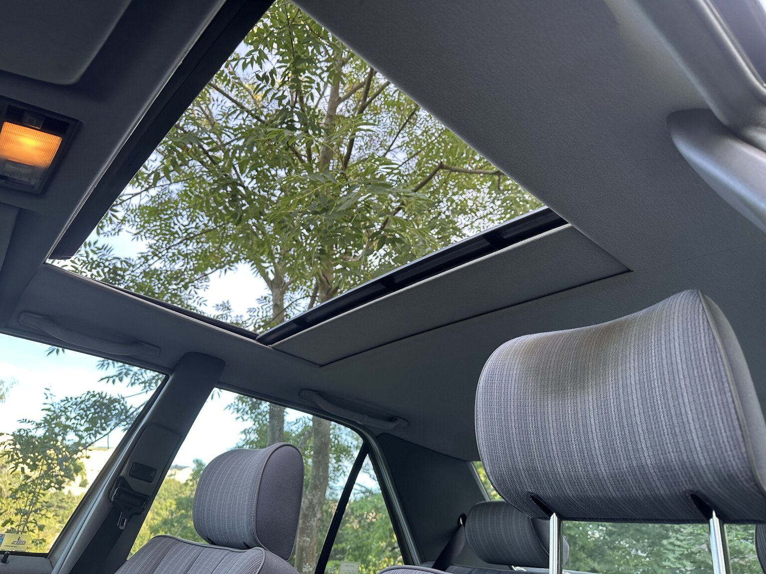 Interior image of 1989 Mercedes-Benz 230E