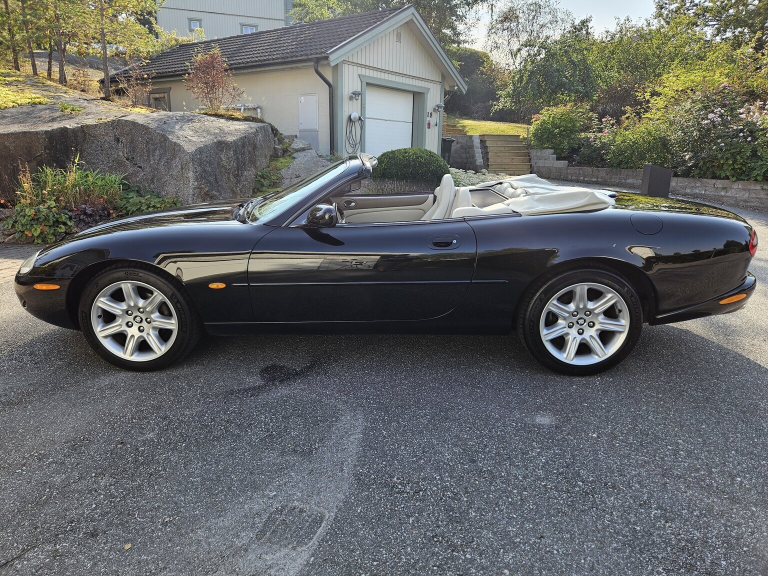 Exteriörbild på 1998 Jaguar XK8 Cabriolet