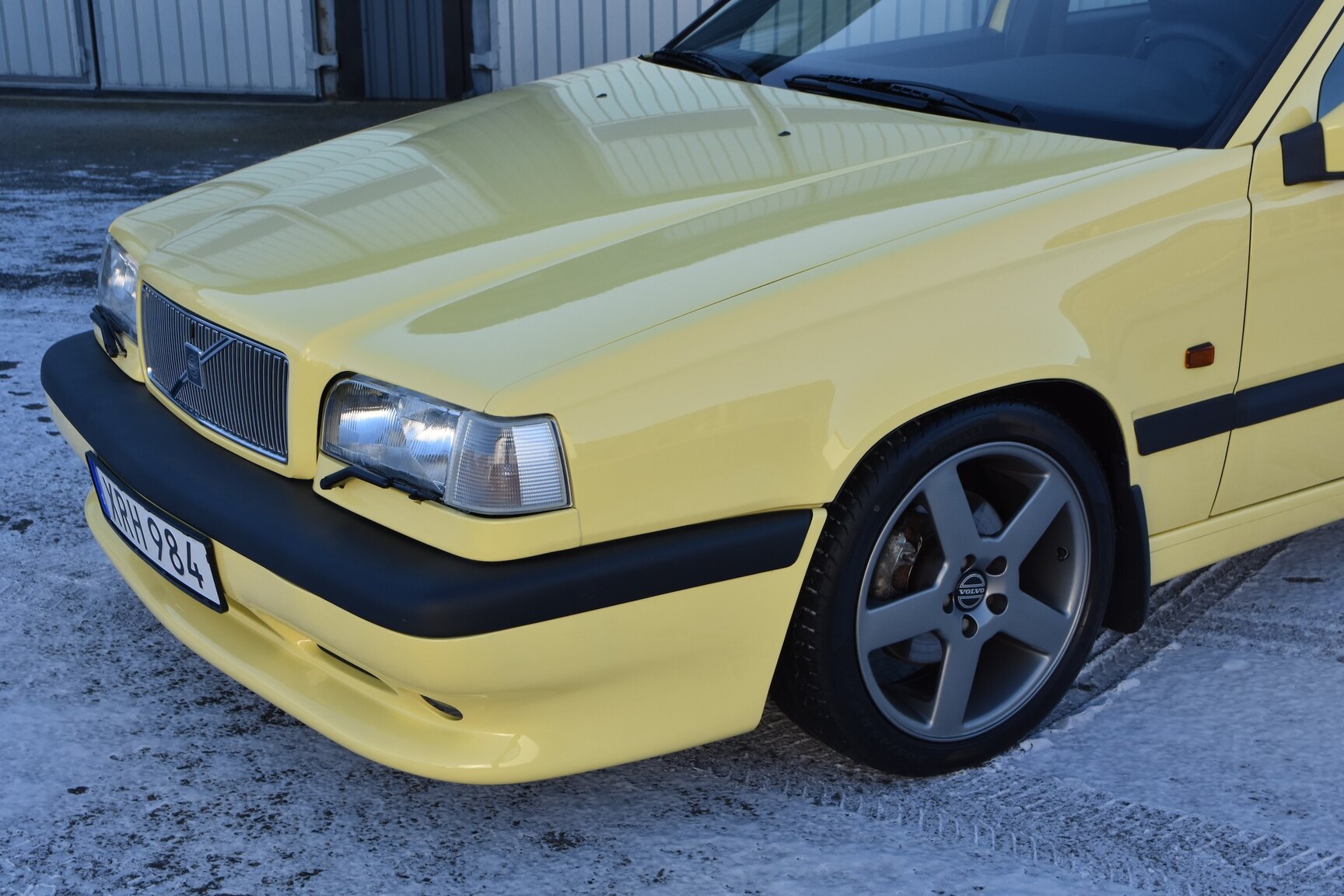 Exterior image of 1995 Volvo 850 T-5R Kombi