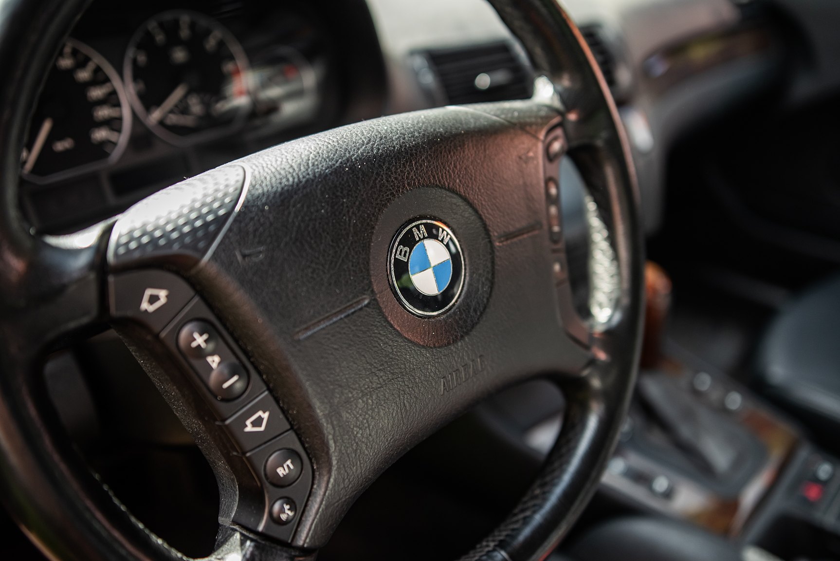 Interior image of 2001 BMW 330Xi