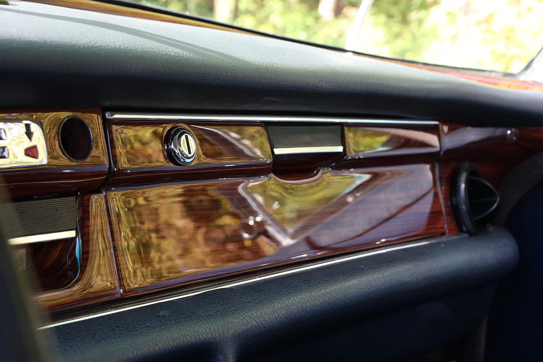 Interior image of 1972 Mercedes-Benz 280 SE 4.5  (51)