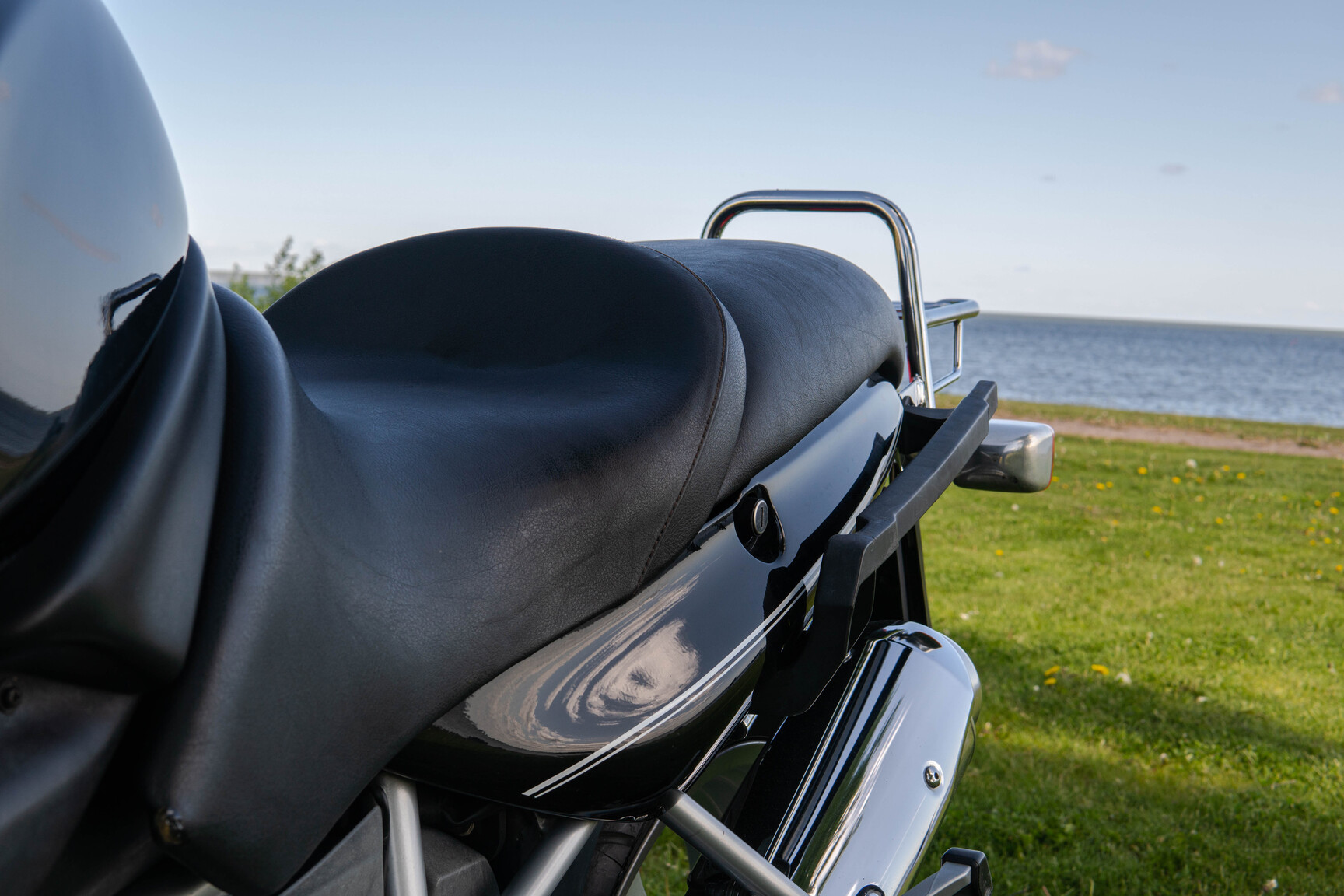 Exterior image of 1998 BMW R1100R (35)